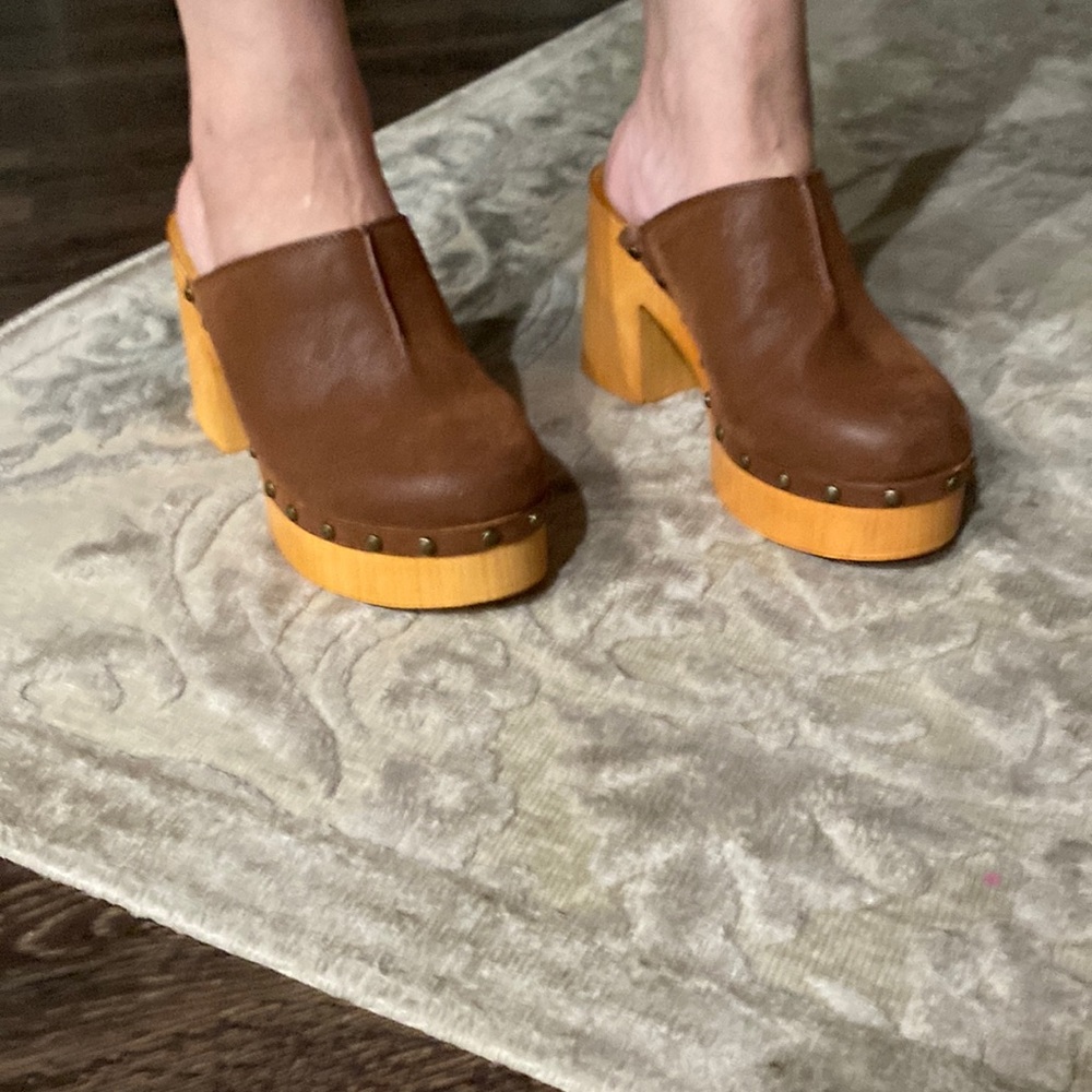 Mia ⍟ Vegan Suede Studded Platform Chunky Block Heel Clog ⍟ Cognac ⍟ Size 8M ⍟